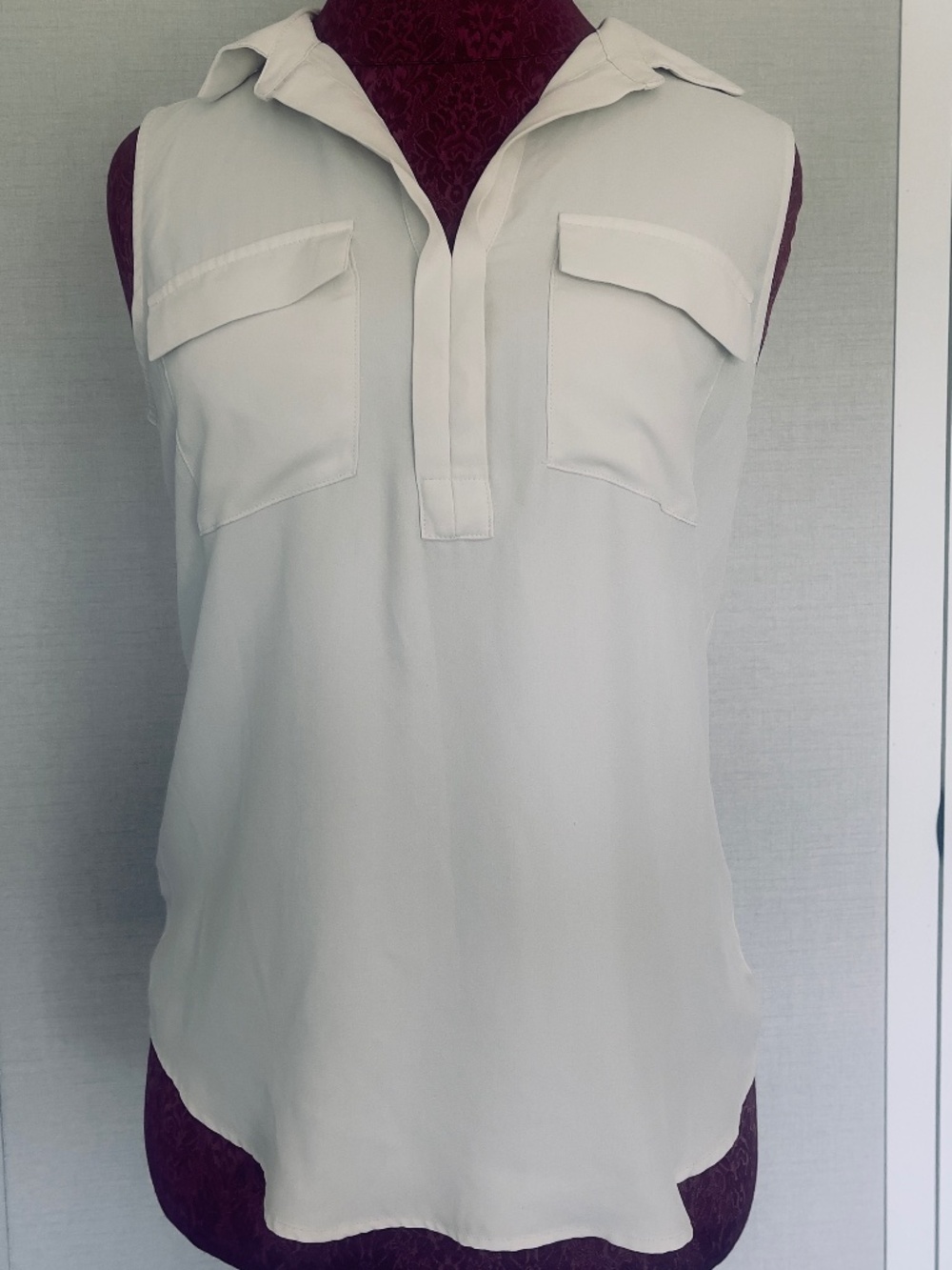 LOFT Women’s off white blouse